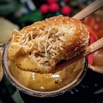 茜坂大沼 - 糸魚川毛蟹のコロッケは、黄身酢で頂きます。身がぎっしり、旨み爆発です。黄身酢の優しさが大沼さんらしい。