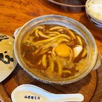 山本屋本店 - 味噌煮込みうどん（デフォルト卵入り）1289円　ご飯と漬物つき