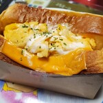 Egg On - モーニングトーストは家に帰ってレンジでチンして食べました