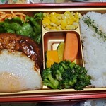 toukyuusutoafu-dosute-shommini - 二層仕立てのデミグラスハンバーグ弁当(税込734円)