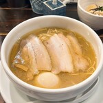 ラーメン専門店 徳川町 如水 - 塩ラーメン　煮卵のせ