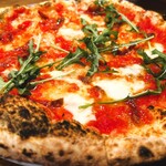 ピッツェリア ジェラテリア ラッヅォ - サラミとルッコラのトマトソース