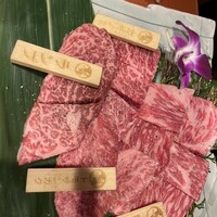 飛騨牛一頭家 馬喰一代 岐阜神田 - 脂ノリノリのにくぅ