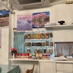 アリズ ハラール キッチン - 色んなスパイスが飾られていました♪