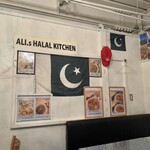 Ali's Halal Kitchen - 壁の国旗♪