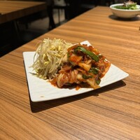 中目黒焼肉 登牛門 - 無限もやし・無限白菜キムチ