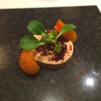 ラトラス - スモークされたフォアグラ、あんぽ柿