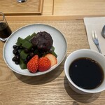 Hiyoriyama Obatarou Hiyoritei - 抹茶あんみつ？600円。コーヒー200円でした。