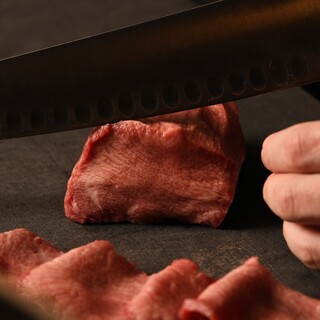 【当店の看板メニュー】手切りのNICKタン厚切り＆薄切り