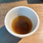 Shibuya Wagyuu Yakiniku Ushihachi Kiwami - 生姜と和牛出汁の一口スープ