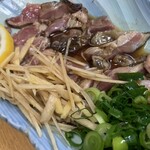 やきとり能勢 - 鶏もも肉のたたき。