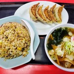 天守閣 - ランチのチャーハンセット(チャーハン、半ラーメン、ギョーザ)