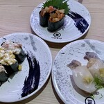 回転寿司 みさき - サラダ軍艦　漬け海鮮軍艦　やりイカ