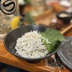 Maru Ushouten - しらすご飯