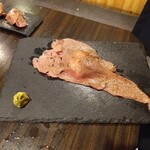 仙台名物 牛タン せり鍋 全席個室居酒屋 やぐら 仙台駅前店 - 完成された仙台牛の肉寿司！