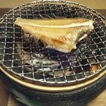 昭恋館 よ志のや - 一夜干しのカレイを炭火で焼きます。