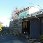 手打そば ながいけ - 幹線より一段低い場所に建つ…判り辛いかも。