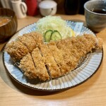 黒豚とんかつ ほり壱 - 二度揚げされた黒豚とんかつ　ロースの端っこを早くテイスティングしたい！！！