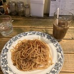 Pasuta Shaberitai - アラビアータミートソース500円とドリンク100円