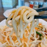 濃魂タンメンかみもり - 太やや縮れ麺