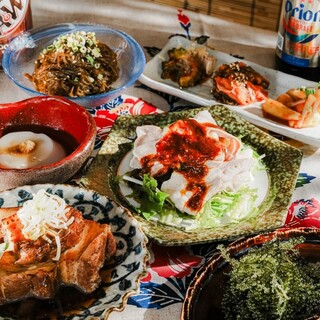 小吃丰富的冲绳酒吧！