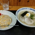 あっくん食堂 - 炒飯はかなりシットリ系