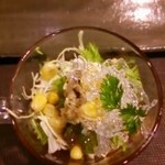 四季彩 鮨楽 - 自家製ツナサラダ
      生のマグロからつくる
      