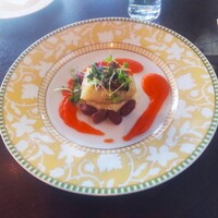 大磯迎賓舘 - スズキのソテーの赤パプリカソース添え