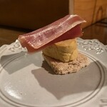 Wain Shokudou Harebare - 生ハムと安保柿とクリームチーズのクロスティーニ