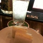 ホワイトラベル - 風邪気味の喉を消毒するために仕上げ。