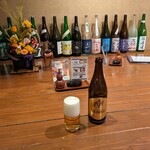 手打ち蕎麦と鴨料理 慈玄 - ビール、カウンター後方の眺め