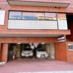 とんかつ ぶたしょう - お店はこちらの建物の2階です