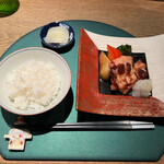 Kaiseki Kafe Akichi - メインの若鶏の柚庵焼