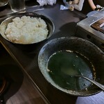 Kauntayakiniku Nikumatsu - ご飯とスープ