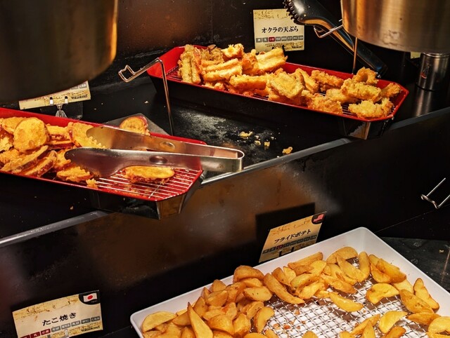 時間無制限食べ放題！オープンキッチンでつくられるピザやパスタなどが
