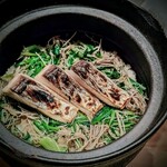 茜坂大沼 - 毎回のお楽しみ、土鍋ご飯は、な～んと、大好きな「鰆と芹」！！一同ヤンヤの歓声は言うまでもありません。芹の根っこたっぷりも嬉しい♪