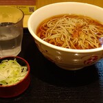 いろり庵きらく - 温かいかけそば400円