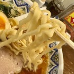 中国ラーメン揚州商人 - 刀切麺（極太麺）リフトアップ