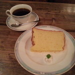 WOOD LAND HILL - シフォンケーキのセット（７６０円）です。