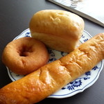 Nanairo Koubou - 揚げドーナツ（８０円）、あんぱーん（１４０円）、とうもろこしのパン（１８０円）です。