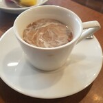 レストラン 蔵王 - ミルクを入れます