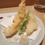 SUSHI-UOICHI - 白身魚はアイナメ。それに海老と茄子、ピーマンが。