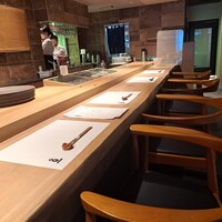 すし うおいち - 店内の様子①