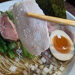 メヂカそば 吟魚 - しっとりとした鶏チャーシュー