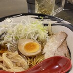麺処 松 - ・松ラーメン 850円/税込
・白髪ねぎ 50円/税込