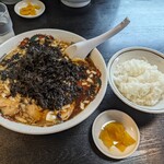 龍華亭 - 料理写真:岩のり玉ねぎ中華そば+チャーシュー+半ライス。