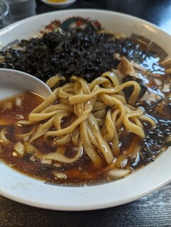 Ryuukatei - 麺の感じ。