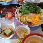 伝承千年の宿 佐勘 - 右奥:お造里、その手前:小鉢⑤♪