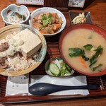 Gyuunitaki To Obanzai Chiiyan - とうめし定食