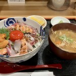 しんのすけ - 塩海鮮丼(大)
      うに_丼ぶりトッピング